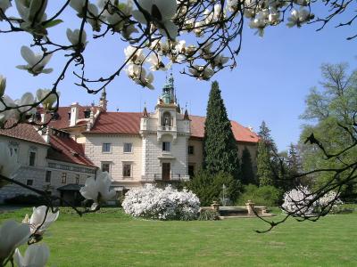 Pruhonice Park Castle - Great Courtyard